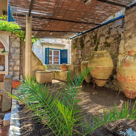 House Aquila دوبروفينك