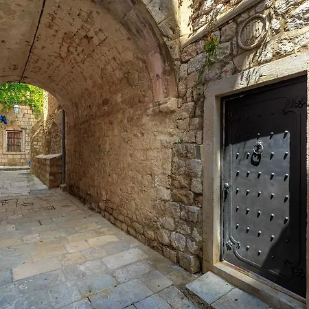 House Aquila دوبروفينك