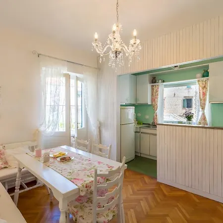 House Aquila دوبروفينك