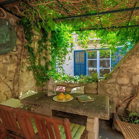 بيت للعطل House Aquila